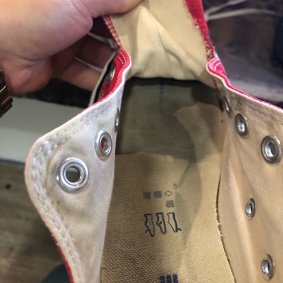 Red converse - Picture 4 of 6